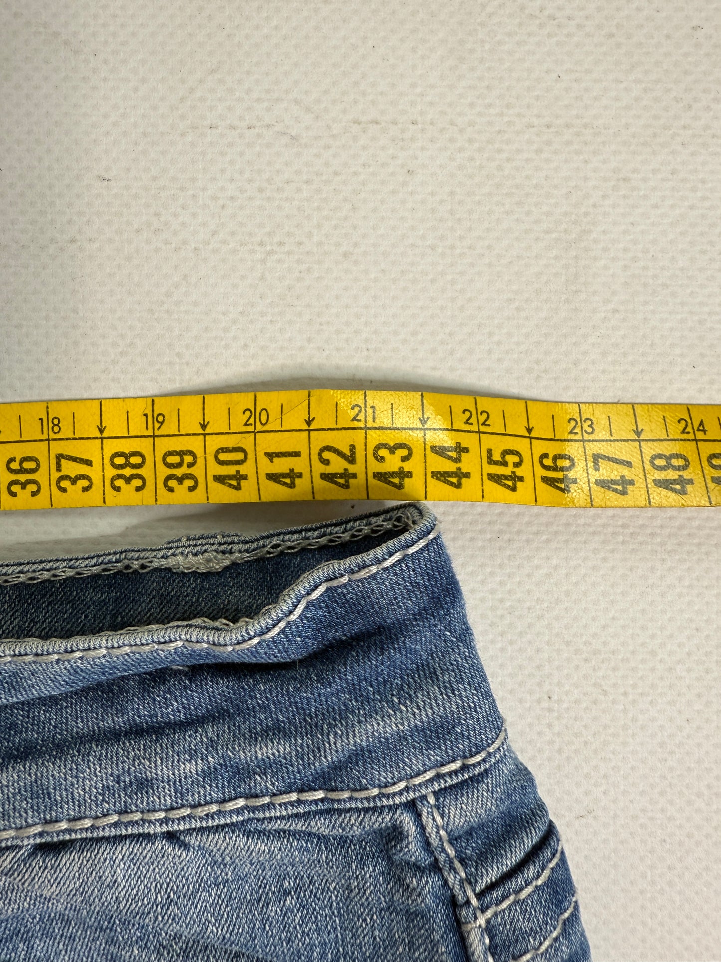 2000s low rise denim mini skirt