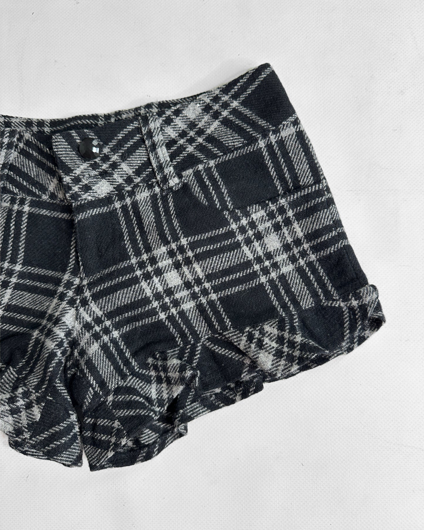 Vintage 2000s Plaid Shorts model off duty