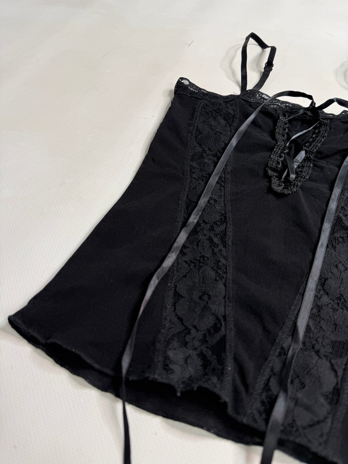 2000s black cami top