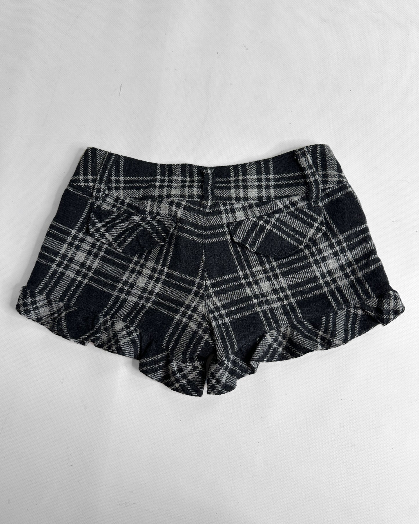 Vintage 2000s Plaid Shorts model off duty