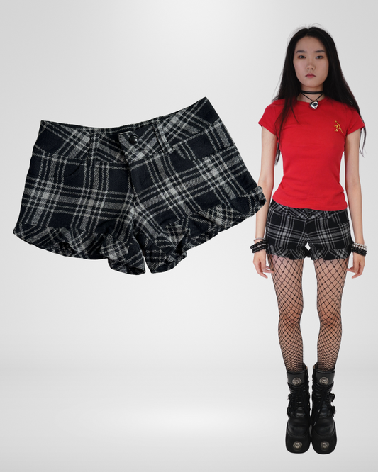 Vintage 2000s Plaid Shorts model off duty